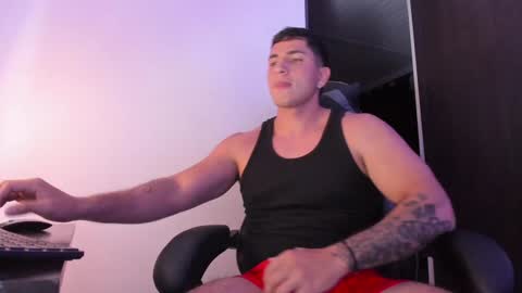 Snapshot of alan_muscle chatting on 12/04/24, 07:06 Alan online show from 12/04/24, 07:06