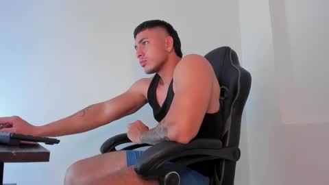 Snapshot of alan_muscle chatting on 02/14/25, 05:41 Alan online show from 02/14/25, 05:41