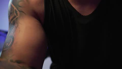 Snapshot of alan_muscle chatting on 11/14/25, 07:40 Alan online show from 11/14/25, 07:40