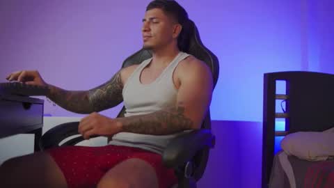 Snapshot of alan_muscle chatting on 11/22/25, 05:39 Alan online show from 11/22/25, 05:39