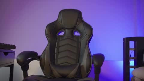 Snapshot of alan_muscle chatting on 12/03/25, 06:54 Alan online show from 12/03/25, 06:54