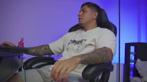 Snapshot of alan_muscle chatting on 03/08/26, 05:55 Alan online show from 03/08/26, 05:55