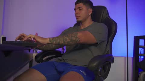 Snapshot of alan_muscle chatting on 03/30/26, 06:58 Alan online show from 03/30/26, 06:58