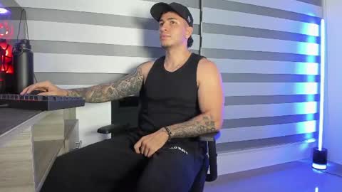 Snapshot of alan_muscle chatting on 06/15/26, 05:09 Alan online show from 06/15/26, 05:09