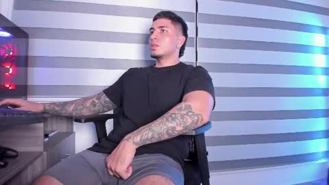 Snapshot of alan_muscle chatting on 07/16/26, 05:24 Alan online show from 07/16/26, 05:24