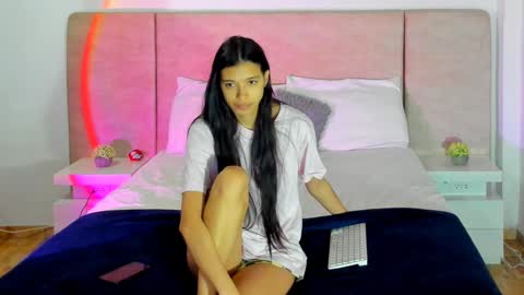 Snapshot of alana__get chatting on 01/04/25, 07:13 online show from 01/04/25, 07:13