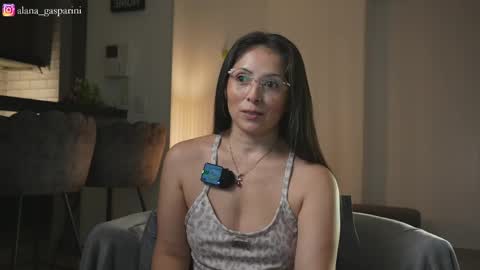 Snapshot of alana_gasparani chatting on 04/05/26, 04:20 Alana Gasparini online show from 04/05/26, 04:20