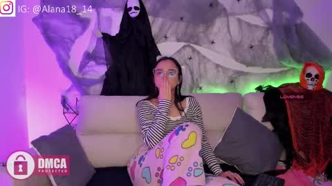 Snapshot of alana_pherson chatting on 10/05/25, 08:23 alana_pherson online show from 10/05/25, 08:23