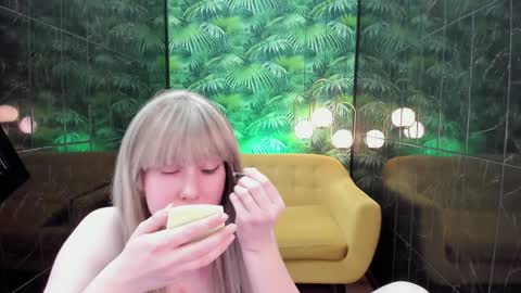 Snapshot of alana_soft chatting on 01/12/25, 06:49 Alana online show from 01/12/25, 06:49