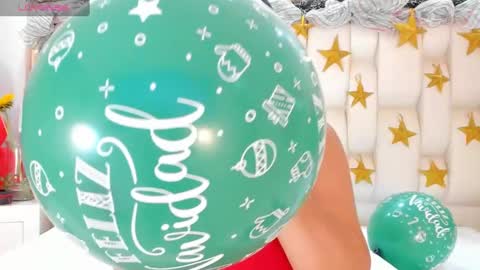 Snapshot of alana_then2 chatting on 12/22/24, 02:28       online show from 12/22/24, 02:28