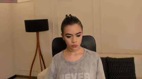 Alana online show from 10/18/25, 12:17