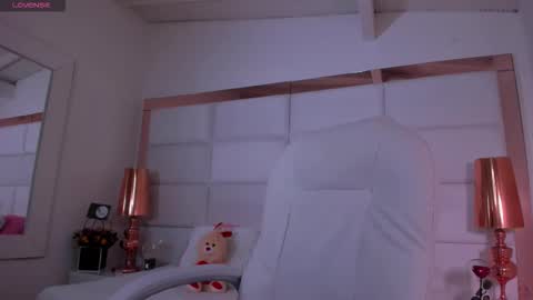 Snapshot of alanah_connors chatting on 09/28/25, 12:21 alanah_connors online show from 09/28/25, 12:21