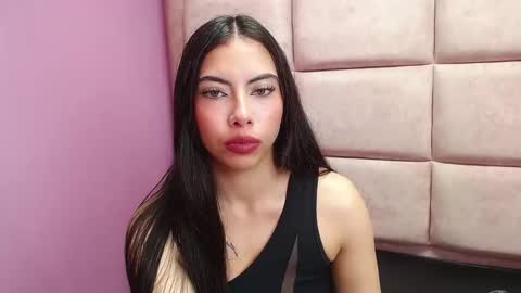 Snapshot of alanahott_ chatting on 10/26/25, 05:35 Alana hot online show from 10/26/25, 05:35