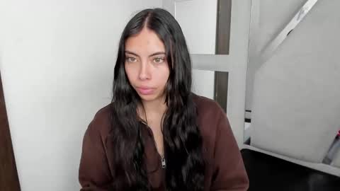 Snapshot of alanahott_ chatting on 01/18/26, 05:00 Alana hot online show from 01/18/26, 05:00