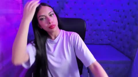 Snapshot of alanahott_ chatting on 02/18/26, 03:35 Alana hot online show from 02/18/26, 03:35