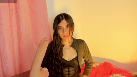 Snapshot of alanalois_ chatting on 05/14/26, 04:19 ALANA Please follow me online show from 05/14/26, 04:19