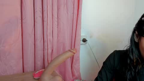 Snapshot of alanalois_ chatting on 05/28/26, 02:53 ALANA Please follow me online show from 05/28/26, 02:53