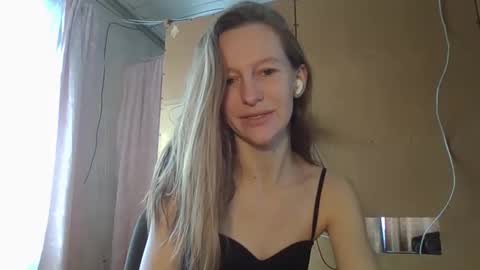 Elisa online show from 02/24/25, 11:54