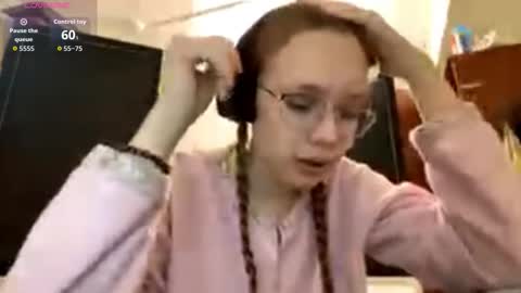 Snapshot of alanehadaller chatting on 10/06/25, 05:54 Stella online show from 10/06/25, 05:54
