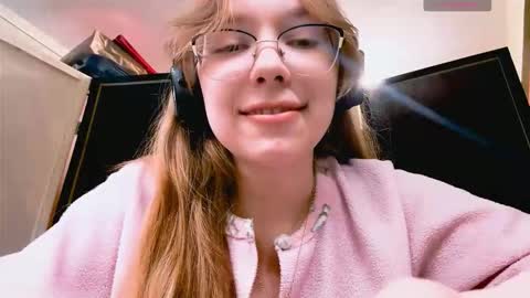 Stella online show from 12/04/25, 03:10