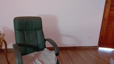 Snapshot of alanis_22 chatting on 04/30/26, 02:01 alanis online show from 04/30/26, 02:01