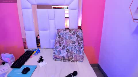 Ana online show from 02/19/25, 10:42