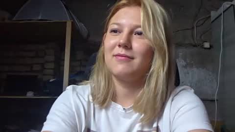 Snapshot of alannaboisen chatting on 08/08/26, 08:49 Julie online show from 08/08/26, 08:49