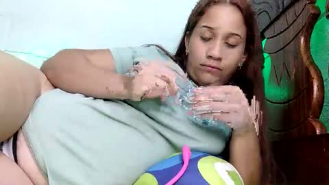 Snapshot of alannahank chatting on 01/07/25, 04:18 Alannahank online show from 01/07/25, 04:18