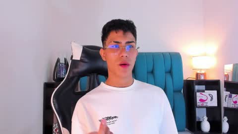 Snapshot of alannaughty_ chatting on 02/01/25, 05:18 alannaughty_ online show from 02/01/25, 05:18