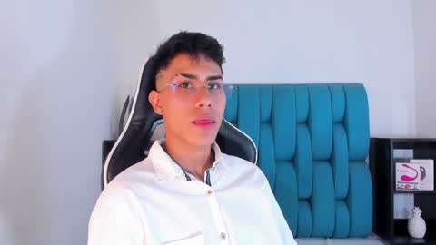 Snapshot of alannaughty_ chatting on 02/05/25, 08:57 alannaughty_ online show from 02/05/25, 08:57