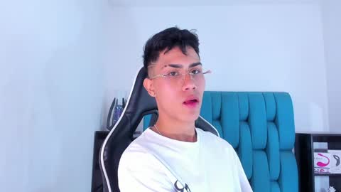 Snapshot of alannaughty_ chatting on 02/07/25, 09:04 alannaughty_ online show from 02/07/25, 09:04