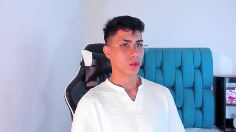 Snapshot of alannaughty_ chatting on 02/12/25, 04:01 alannaughty_ online show from 02/12/25, 04:01