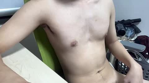 Snapshot of alanwu12 chatting on 11/18/25, 10:41 alanwu12 online show from 11/18/25, 10:41