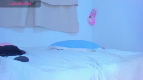 Snapshot of alaska_drew chatting on 12/19/24, 04:02 Alaska online show from 12/19/24, 04:02