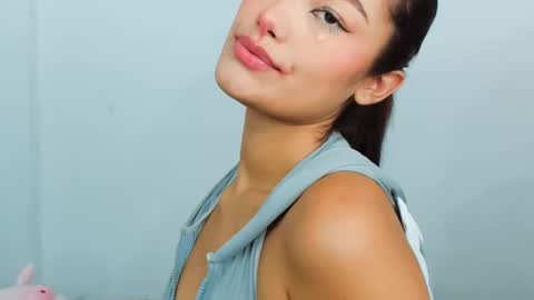 Snapshot of alasska_18 chatting on 10/17/25, 10:01 alasska_18 online show from 10/17/25, 10:01