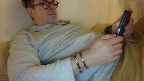 Snapshot of albandant chatting on 12/21/25, 10:55 albandant online show from 12/21/25, 10:55