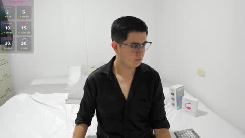 Snapshot of ale223735 chatting on 11/07/25, 07:36 Alejandro Thamer online show from 11/07/25, 07:36