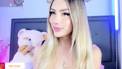 Snapshot of ale_love_ chatting on 10/18/25, 02:14 ALE LOVE online show from 10/18/25, 02:14