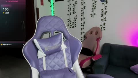 Snapshot of ale_petitee chatting on 01/09/25, 08:13 alexa online show from 01/09/25, 08:13