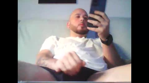 Snapshot of aleeexxxx4u chatting on 10/10/25, 09:08 aleeexxxx4u online show from 10/10/25, 09:08