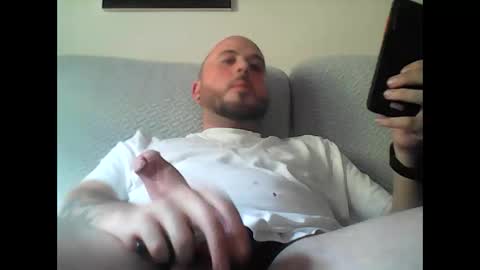 Snapshot of aleeexxxx4u chatting on 10/14/25, 01:45 aleeexxxx4u online show from 10/14/25, 01:45