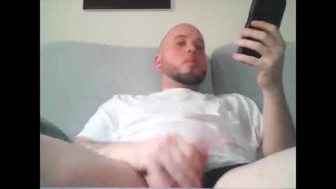 Snapshot of aleeexxxx4u chatting on 02/18/26, 10:44 aleeexxxx4u online show from 02/18/26, 10:44