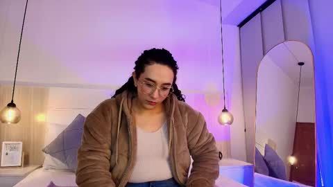 Snapshot of alehia_cute chatting on 10/12/25, 02:05 Alehia Cute online show from 10/12/25, 02:05