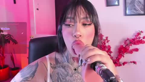 Snapshot of aleja_5 chatting on 04/13/26, 03:01 Ale online show from 04/13/26, 03:01