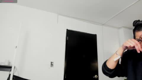 Snapshot of aleja__slav3 chatting on 05/15/26, 09:11 aleja__slav3 online show from 05/15/26, 09:11