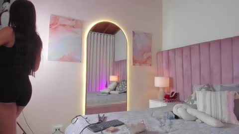 Alejandra Arango online show from 12/15/25, 09:41