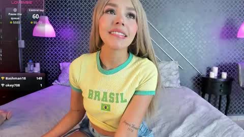 Snapshot of aleja_bloom chatting on 05/15/26, 11:17 aleja_bloom online show from 05/15/26, 11:17