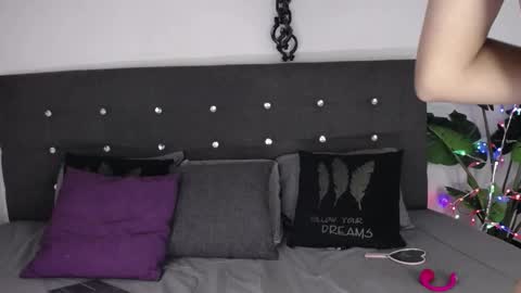 Snapshot of aleja_spearsx chatting on 11/25/25, 12:49 Alejandra online show from 11/25/25, 12:49