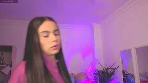 Alejandra online show from 06/24/26, 11:31