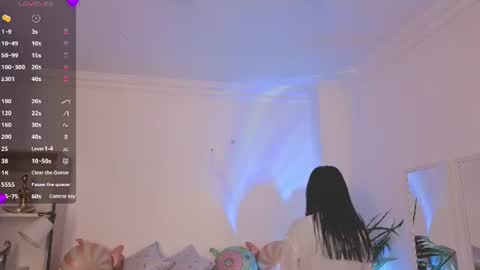 Alejandra online show from 06/25/26, 11:26
